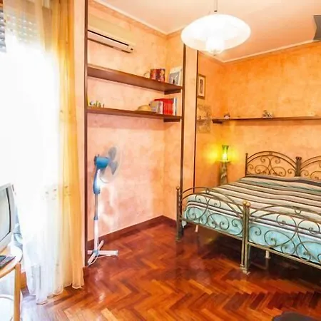 Via Cosimo De Giorgi Bed and breakfast 2*