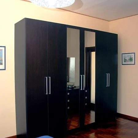 Via Cosimo De Giorgi B&B 2*