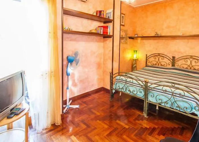 Via Cosimo De Giorgi Couette-café 2*