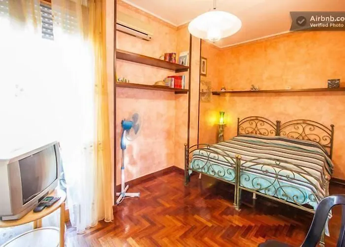 Via Cosimo De Giorgi Couette-café 2*